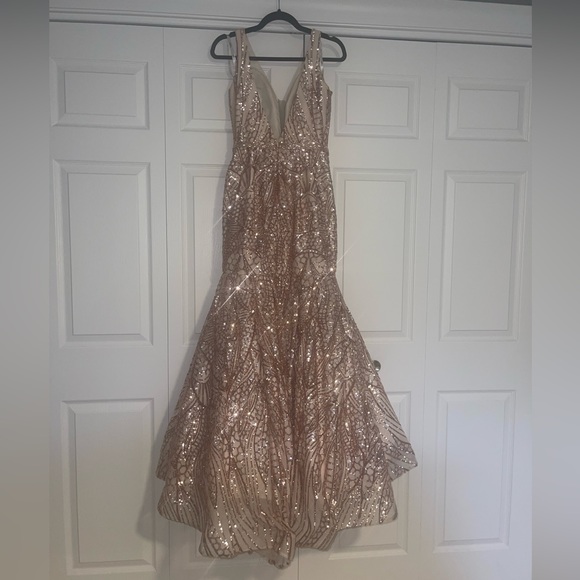 Formal gown - Picture 4 of 7